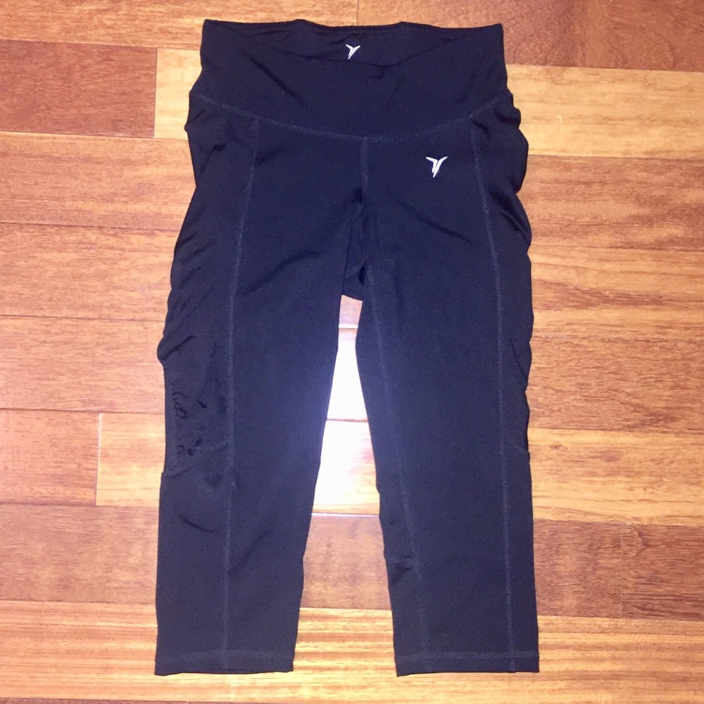 Old Navy Active Capri Workout Pants
